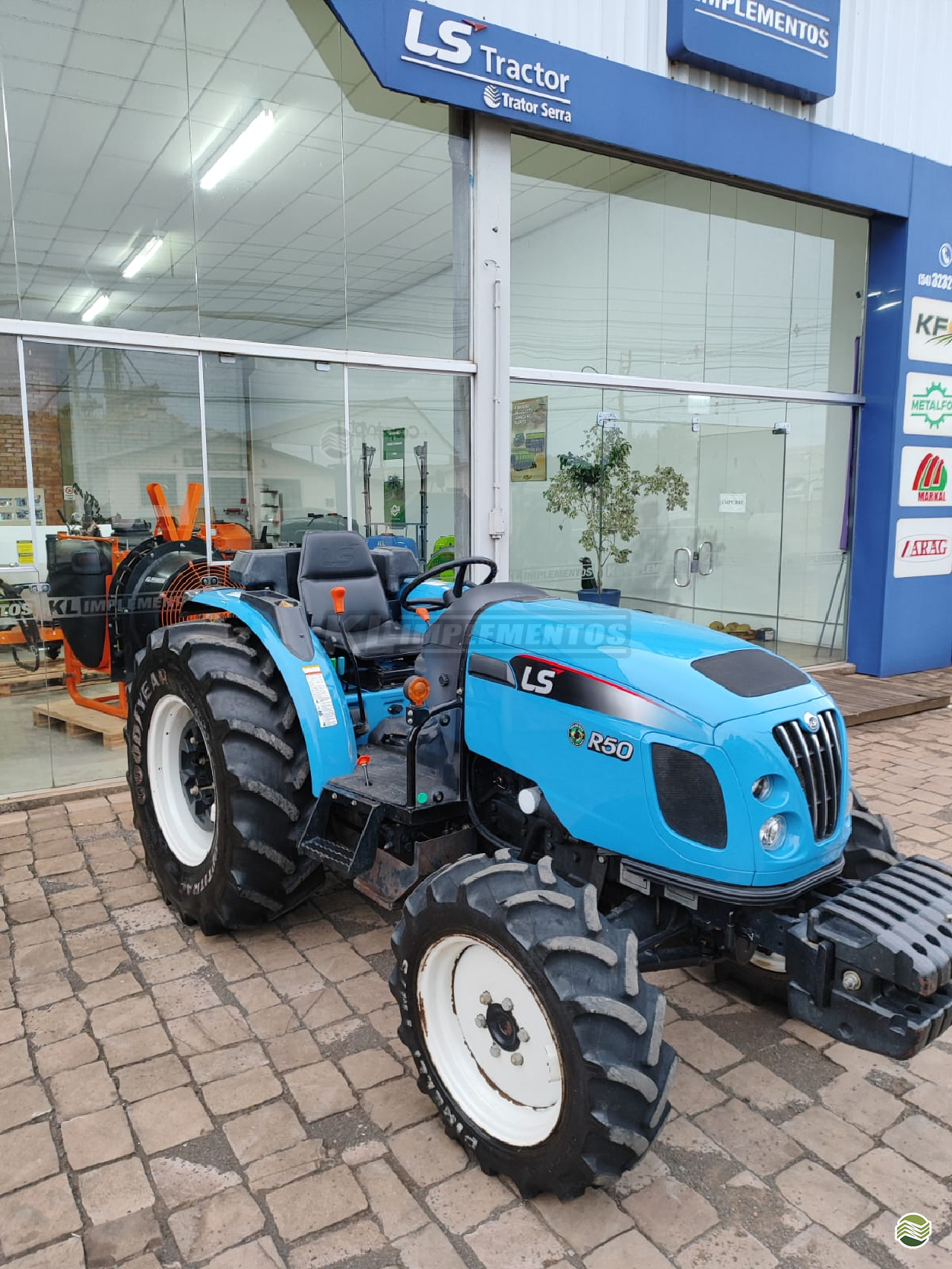 TRATOR LS TRACTOR LS R50 Tração 4x4 KL Implementos - Ls Tractor VACARIA RIO GRANDE DO SUL RS